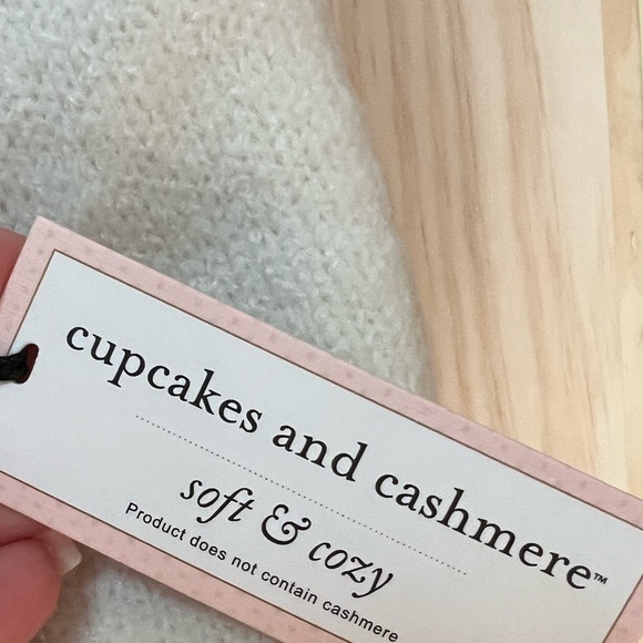 Snowflake Sweater - Picture 3 of 9